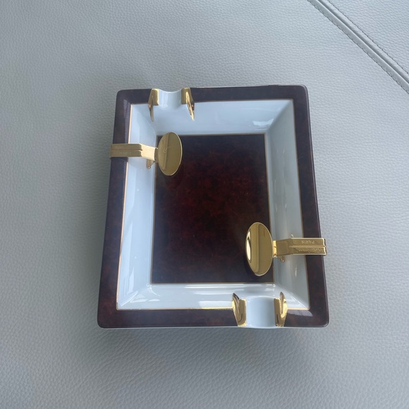 S.T Dupont Paris Elegant Brown and Gold Ashtray - Picture 4 of 13